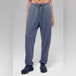 Alo Yoga Chill Vintage Wash Sweatpant in Bluestone Wash